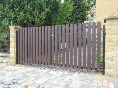 Brána s plastovou výplní