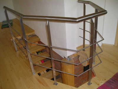 Nerezové zábradlí na galerii