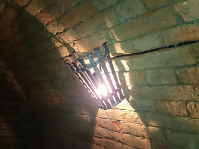 Stínítko na světlo do vinného sklípku