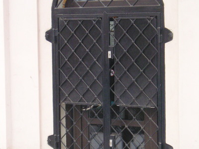 Mřížové dveře