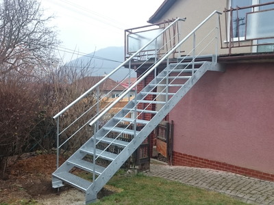 Pororoštové schodiště do patra
