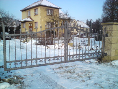 Kovaná brána dvoukřídlá