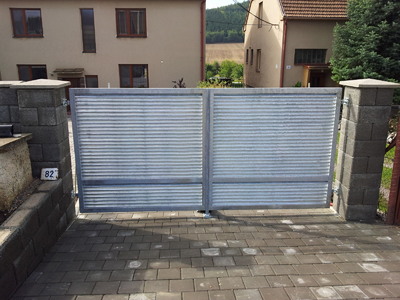 Brána dvoukřídlá