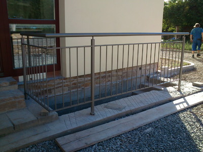 Ocelové zábradlí se svislou výplní