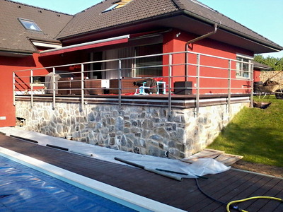 Celokovové pozinkované zábradlí na terase