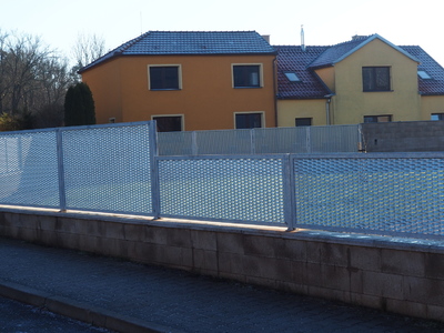 Plot s výplní tahokovem typ URBAN