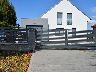 Samonosná posuvná brána