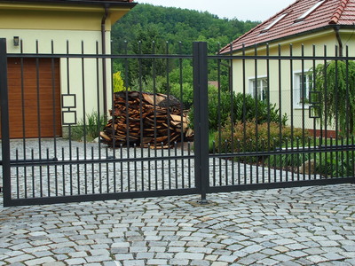 Kovaná brána dvoukřídlá