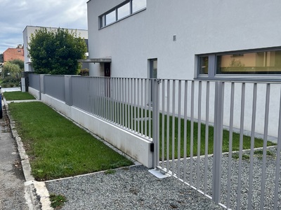 zhotovení lakovaného plotu