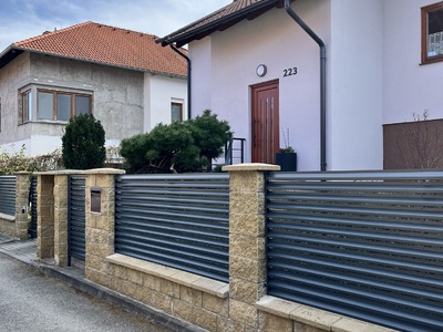 zhotovení lakovaného plotu z ohýbaných lamel