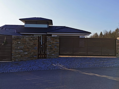 Samonosná brána s brankou